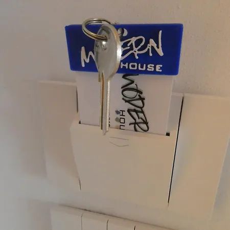 Modern House 4*